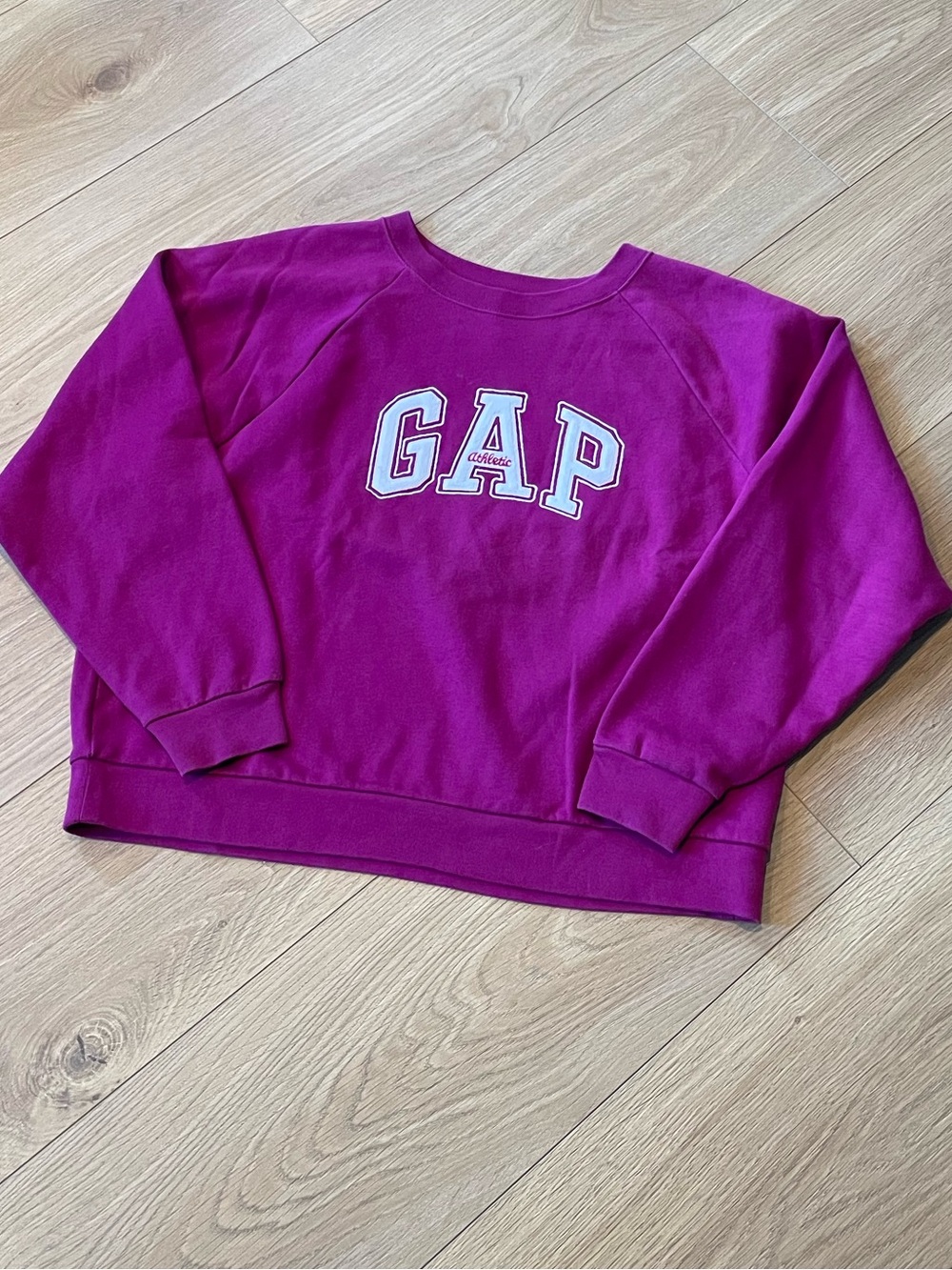 GAP Magenta Logo Crewneck Sweatshirt - size L